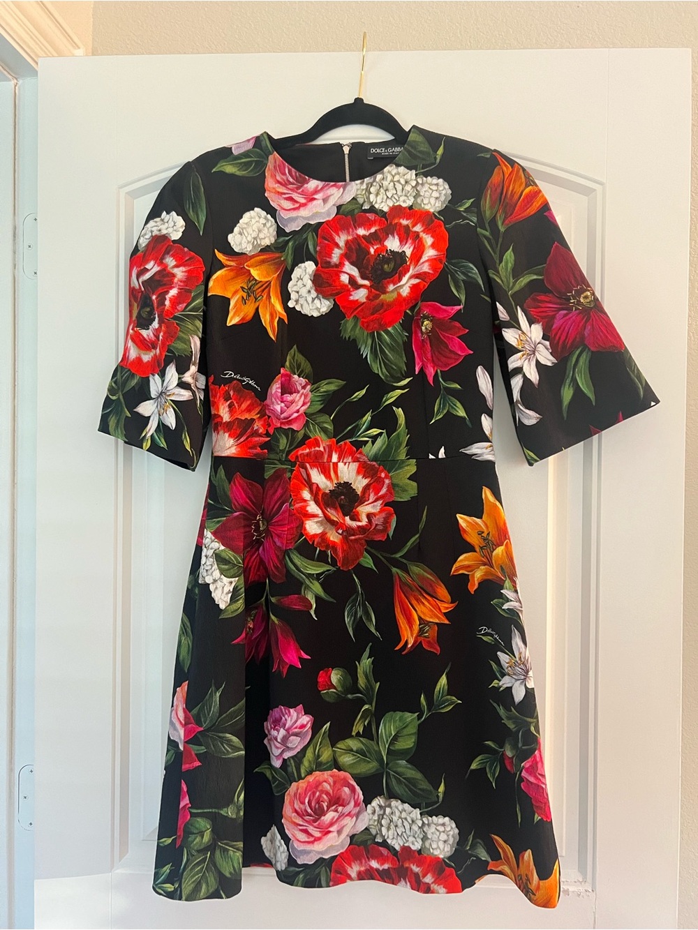 Dolce & Gabbana Black Floral Dress NWT! Size 42 (US size 6-8) BRAND-NEW!!!